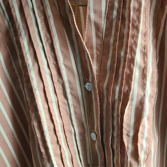 Peach coloured top - Picture 8 of 8